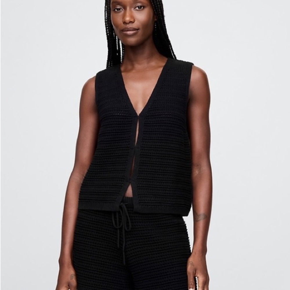 GAP Black cotton crochet hook-front sleeveless vest sweater Small